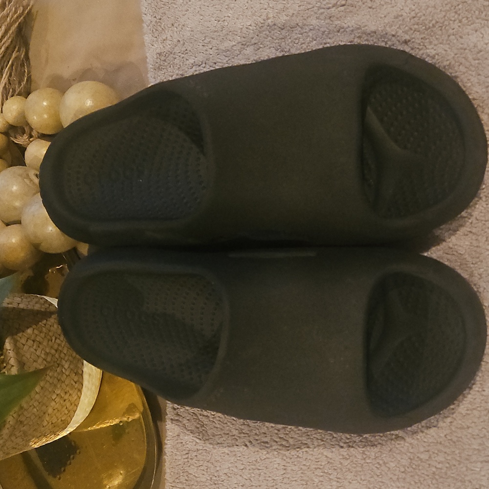 CROCS Black Slip-Resistant Footwear